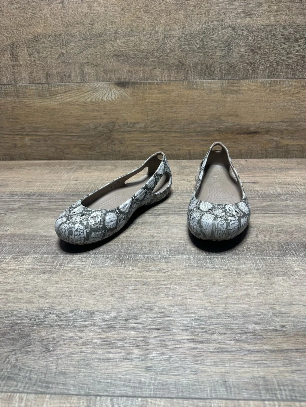 CROCS Women's Snake-Print Ballet Flats - Gray